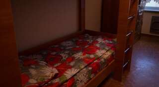 Гостиница Like Hostel Южно-Сахалинск Двухъярусная кровать в общем номере для женщин-1