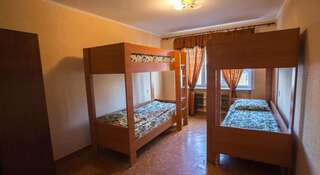 Гостиница Like Hostel Южно-Сахалинск Двухъярусная кровать в общем номере для мужчин-3