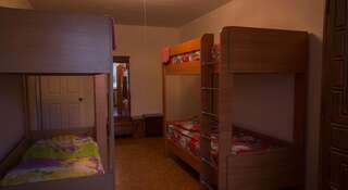 Гостиница Like Hostel Южно-Сахалинск Двухъярусная кровать в общем номере для женщин-2