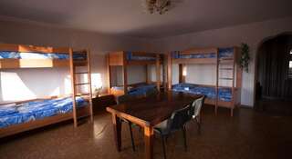 Гостиница Like Hostel Южно-Сахалинск Двухъярусная кровать в общем номере для мужчин и женщин-1