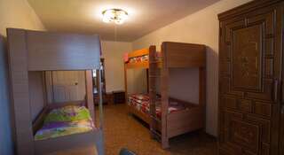 Гостиница Like Hostel Южно-Сахалинск Двухъярусная кровать в общем номере для женщин-3